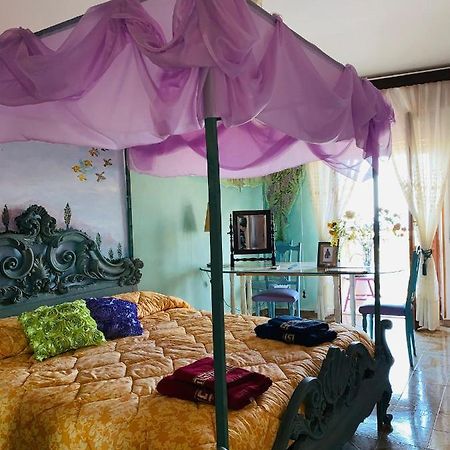 Apartmán Big House Vicino Al Castello Rocca Imperiale Exteriér fotografie